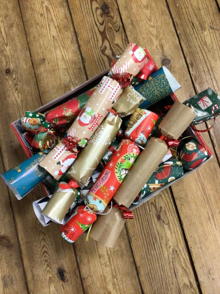 Rouleaux ou cylindres décorés pour Noël, matériel artistique