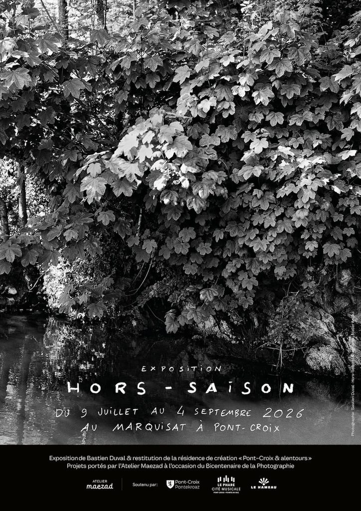 Affiche de l’exposition Hors-Saison de Bastien Duval au Marquisat de Pont-Croix, organisée pour le bicentenaire de la photographie.